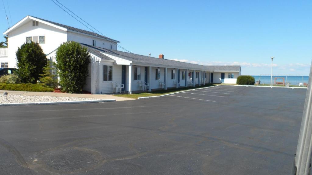 Sunrise Beach Motel Mackinaw City Eksteriør billede