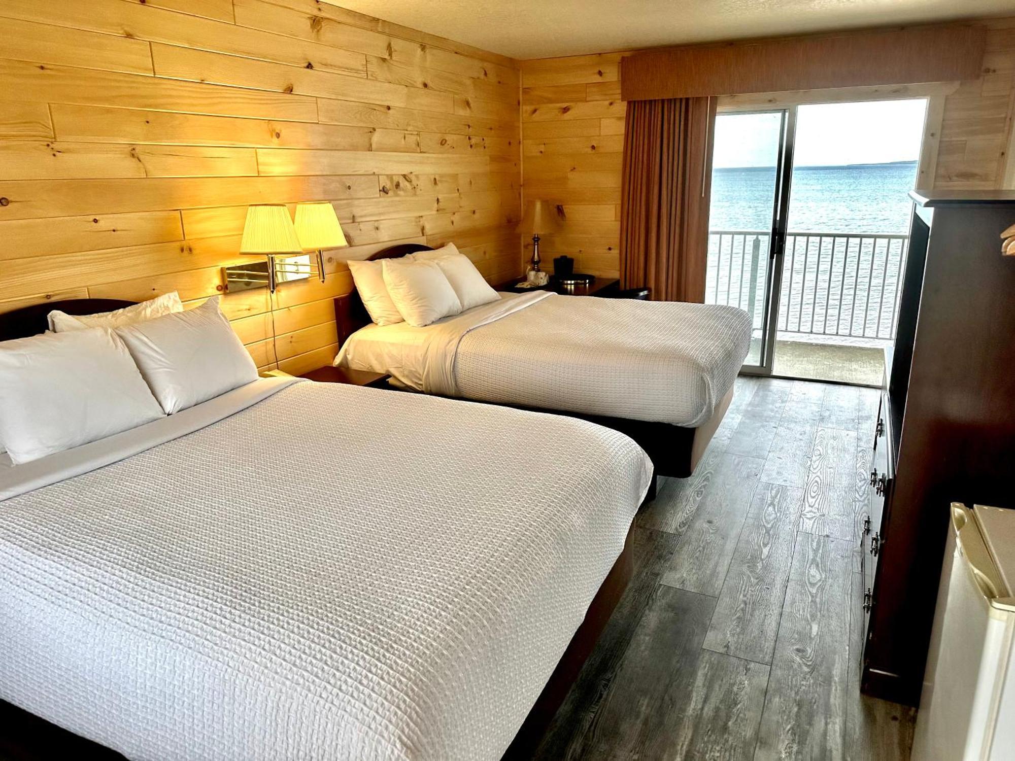 Sunrise Beach Motel Mackinaw City Eksteriør billede