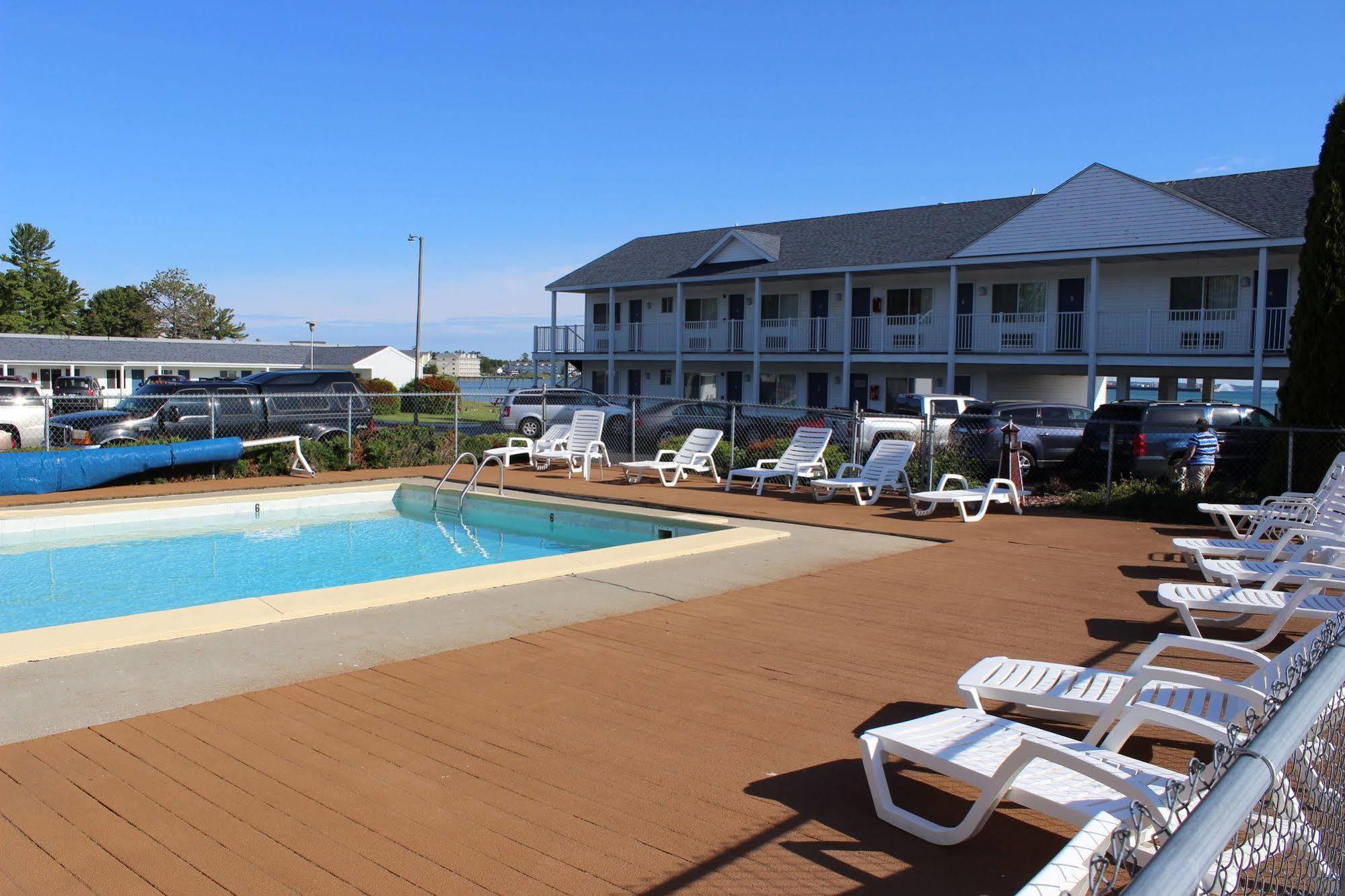 Sunrise Beach Motel Mackinaw City Eksteriør billede